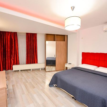 Dracula Adventure Tours Accommodation Bukarest Exteriör bild