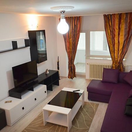 Dracula Adventure Tours Accommodation Bukarest Exteriör bild