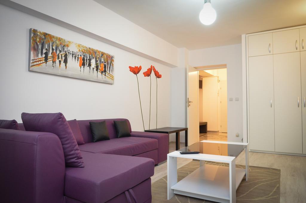 Dracula Adventure Tours Accommodation Bukarest Exteriör bild