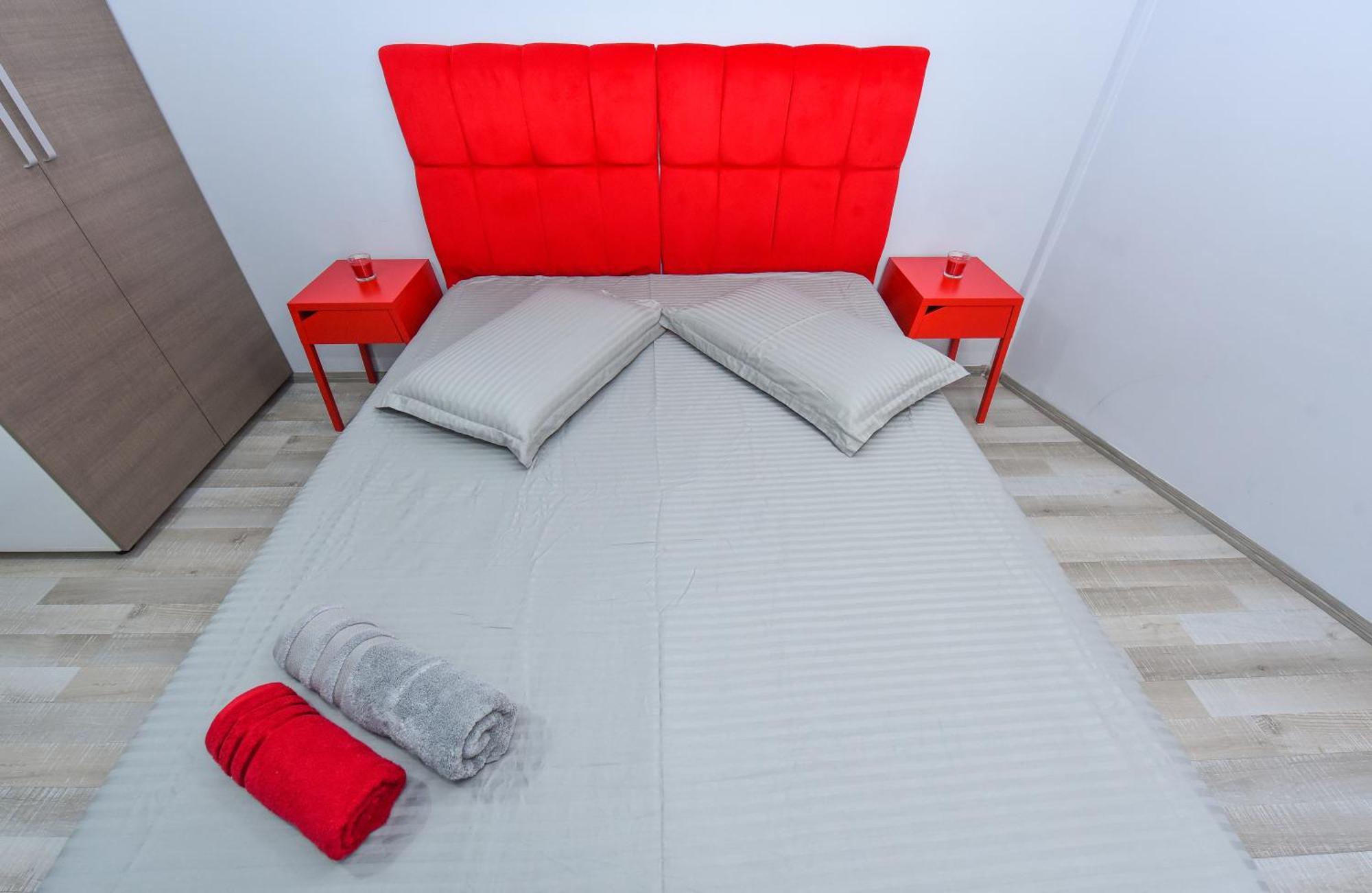 Dracula Adventure Tours Accommodation Bukarest Exteriör bild