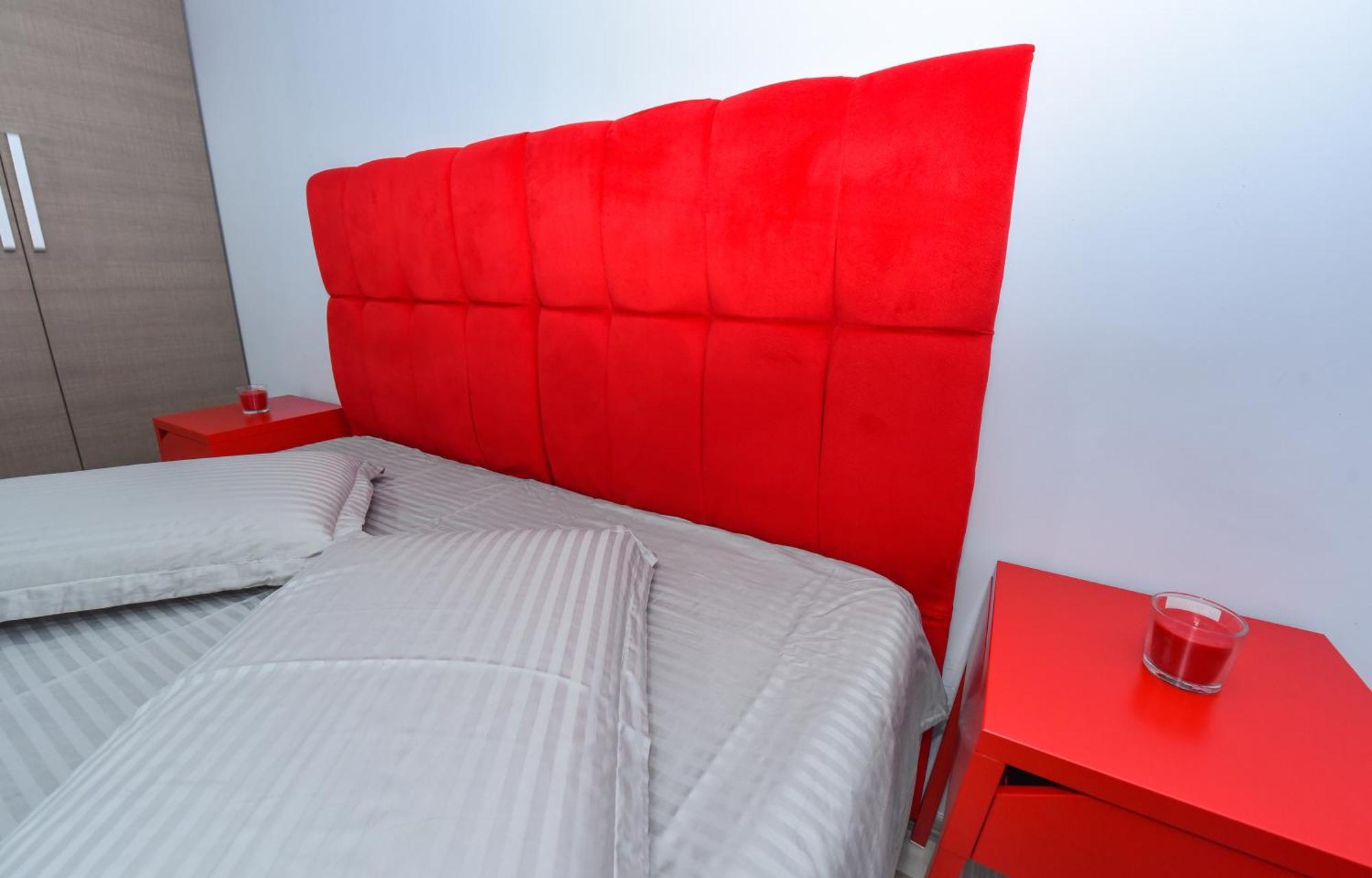Dracula Adventure Tours Accommodation Bukarest Exteriör bild