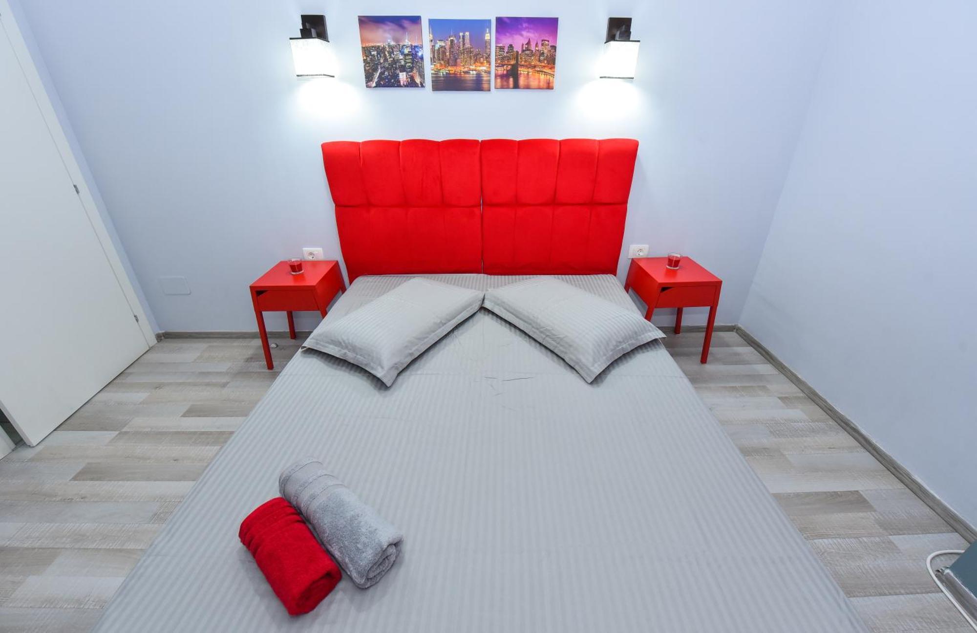 Dracula Adventure Tours Accommodation Bukarest Exteriör bild