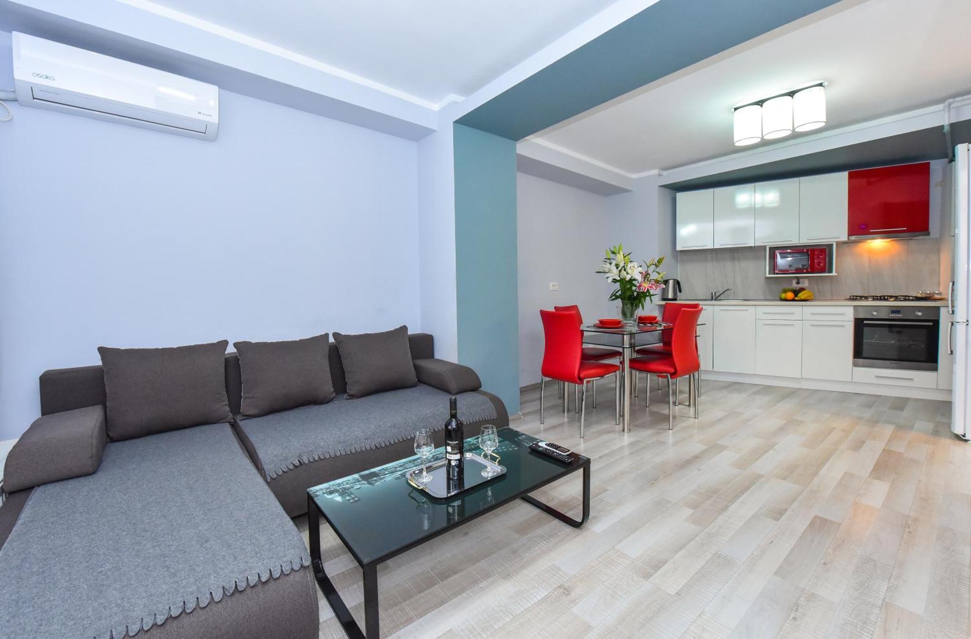 Dracula Adventure Tours Accommodation Bukarest Exteriör bild