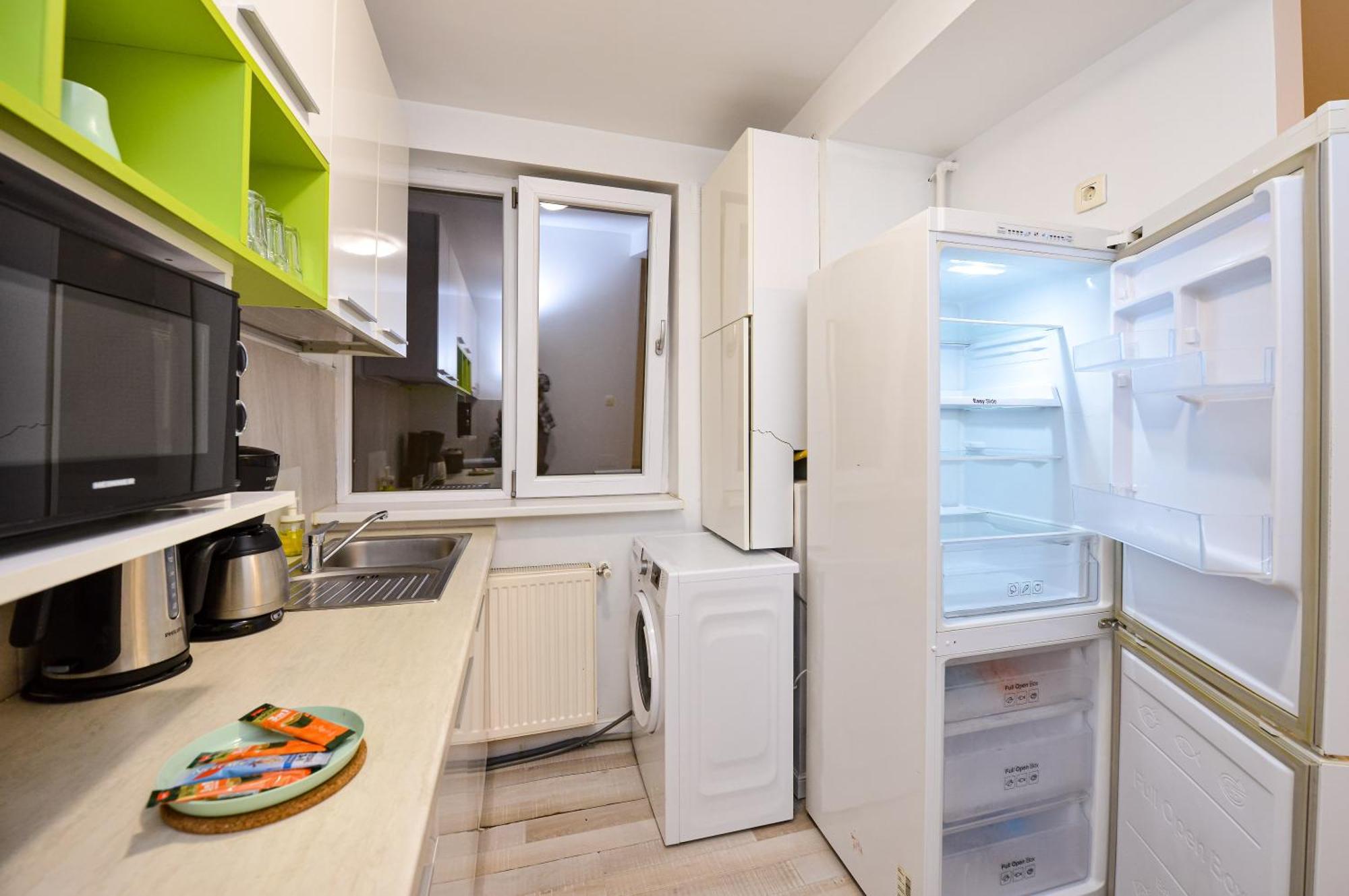 Dracula Adventure Tours Accommodation Bukarest Exteriör bild