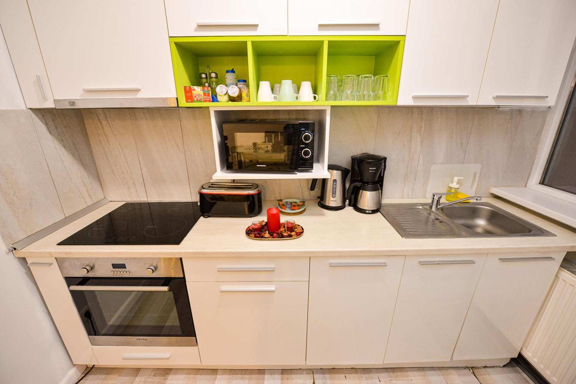 Dracula Adventure Tours Accommodation Bukarest Exteriör bild