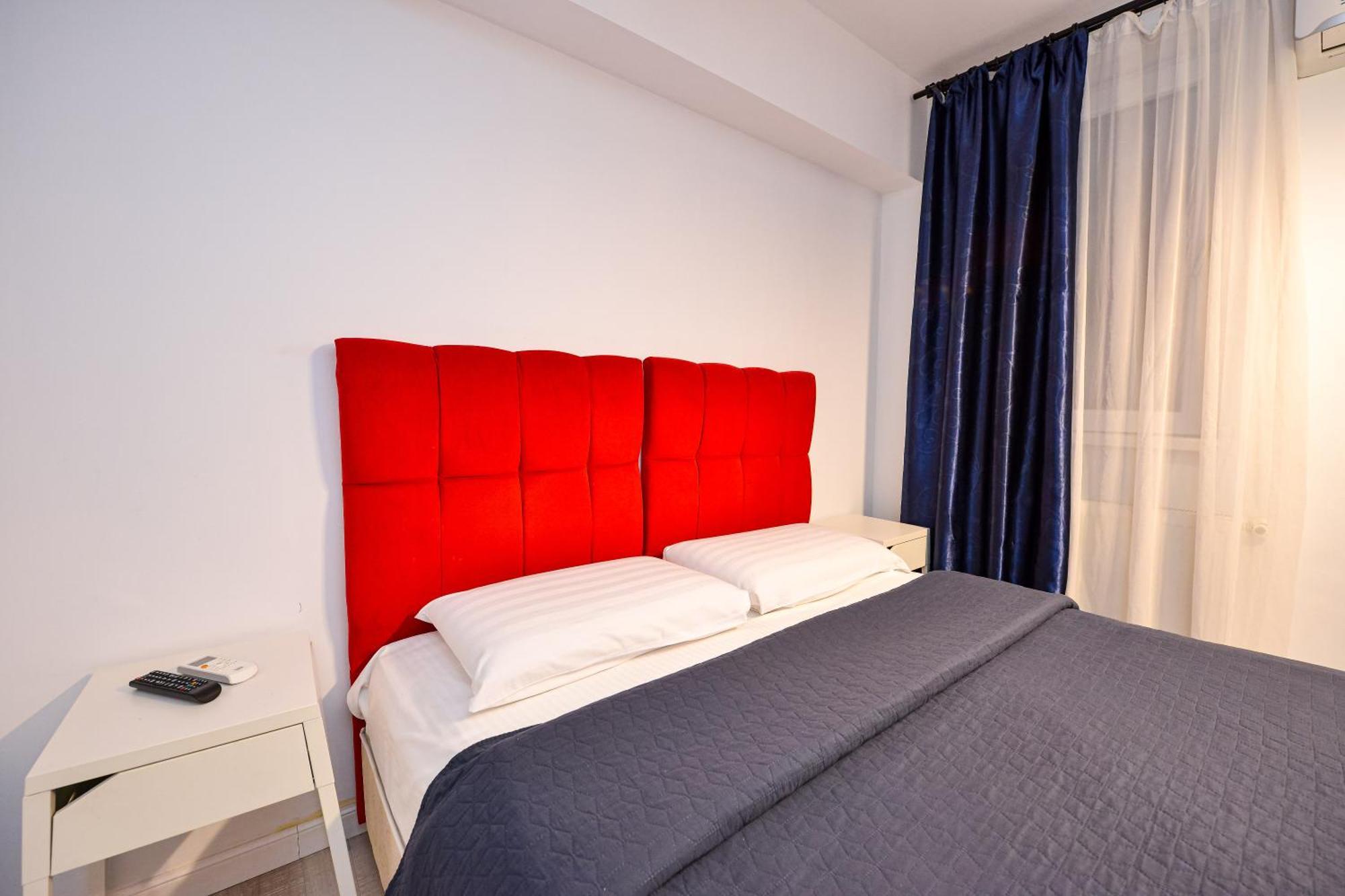 Dracula Adventure Tours Accommodation Bukarest Exteriör bild