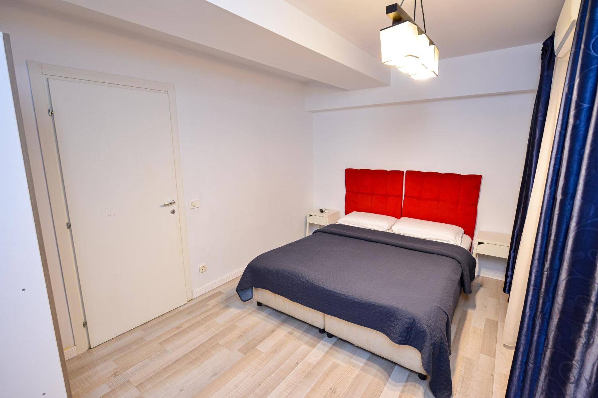 Dracula Adventure Tours Accommodation Bukarest Exteriör bild