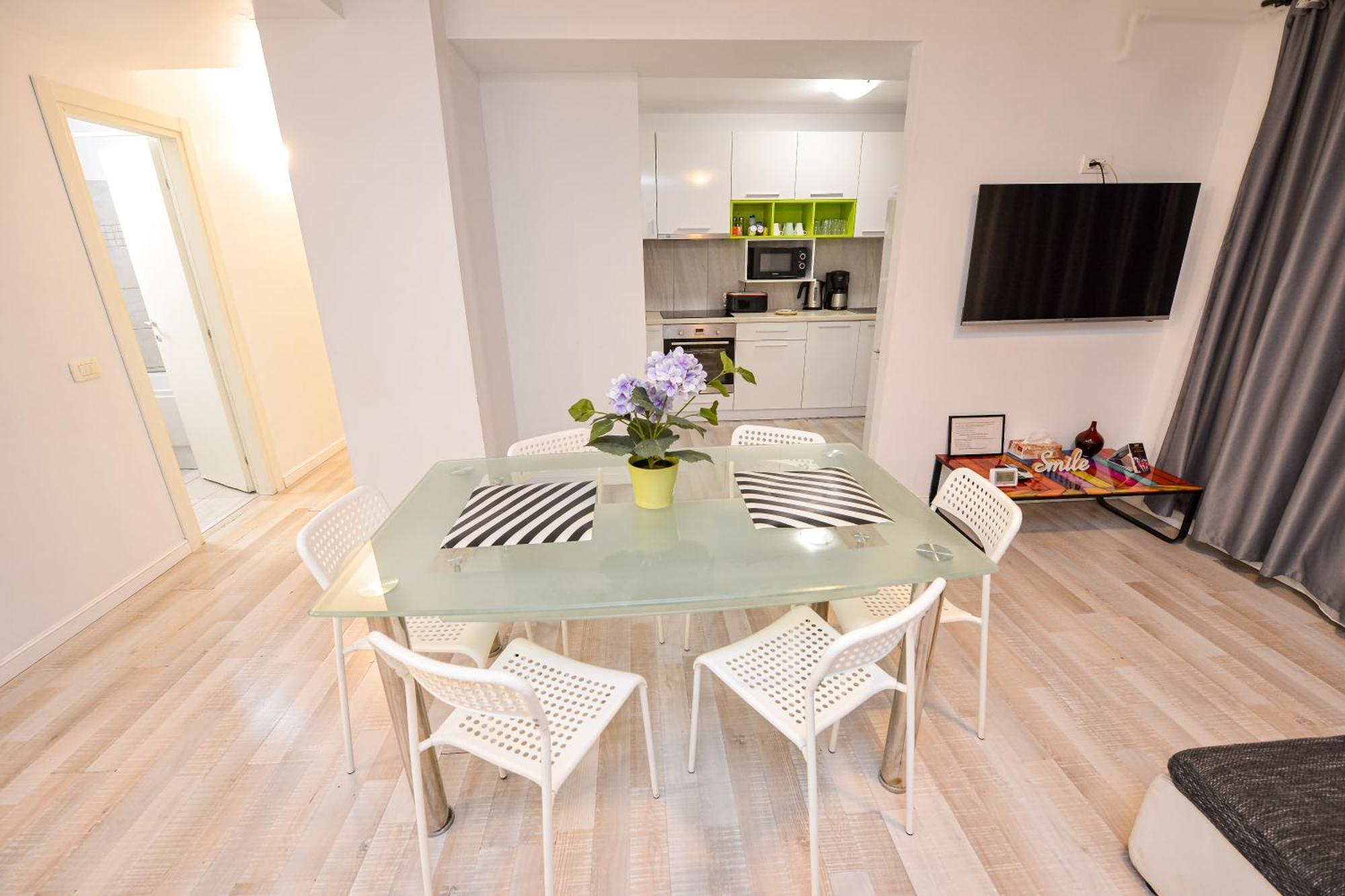 Dracula Adventure Tours Accommodation Bukarest Exteriör bild