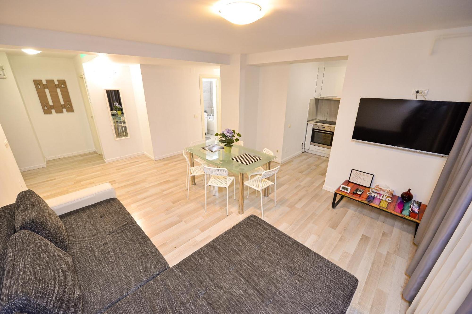 Dracula Adventure Tours Accommodation Bukarest Exteriör bild