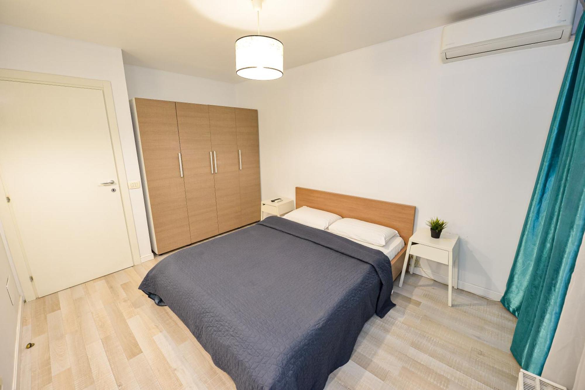Dracula Adventure Tours Accommodation Bukarest Exteriör bild