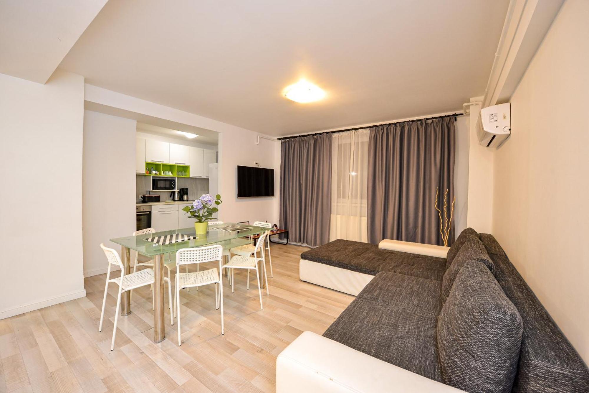 Dracula Adventure Tours Accommodation Bukarest Exteriör bild