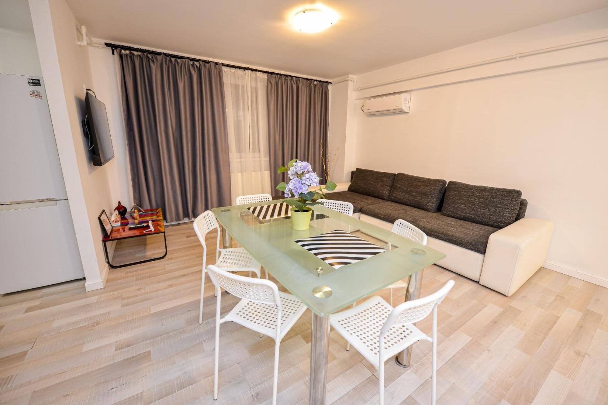 Dracula Adventure Tours Accommodation Bukarest Exteriör bild