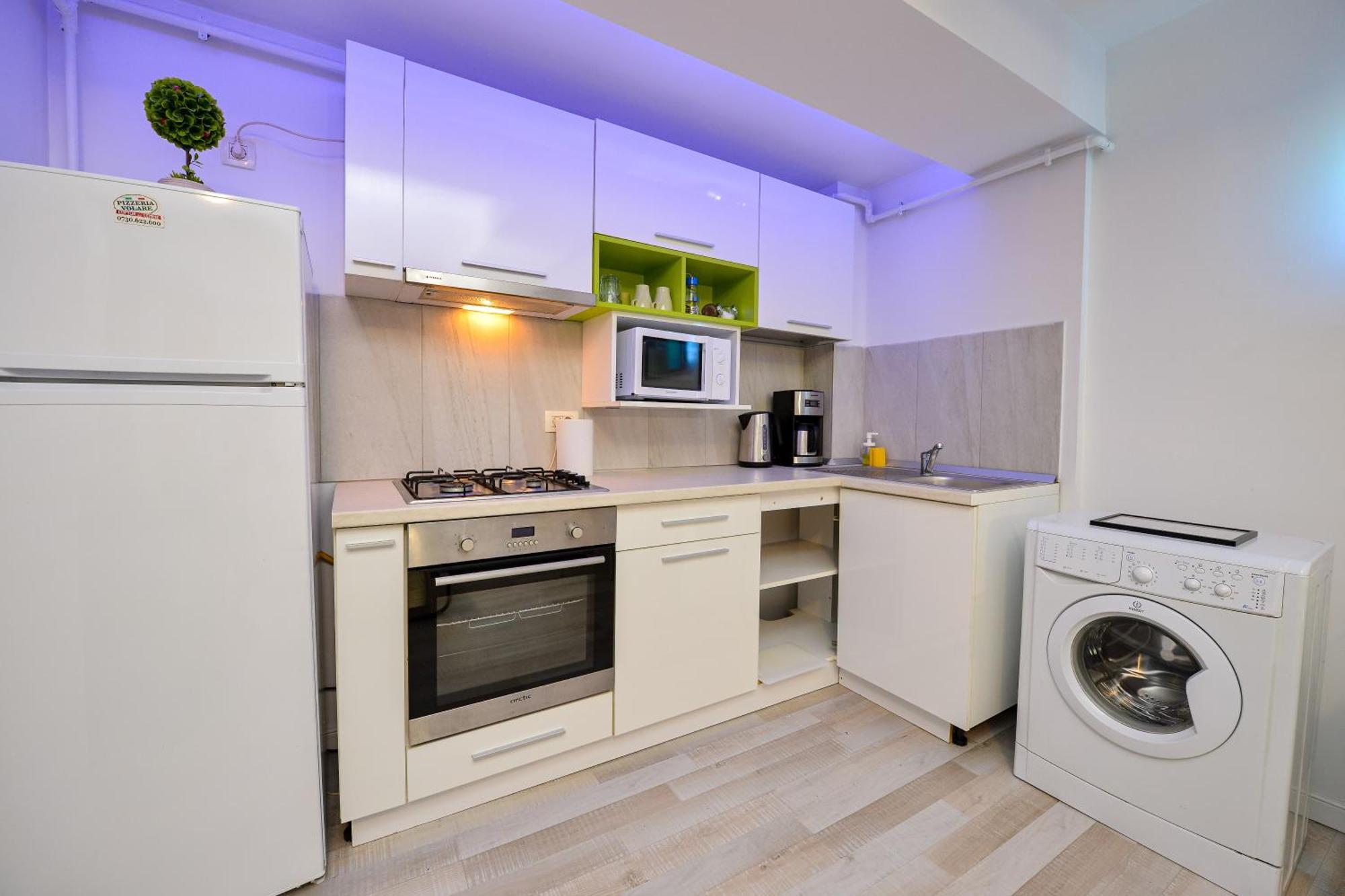 Dracula Adventure Tours Accommodation Bukarest Exteriör bild