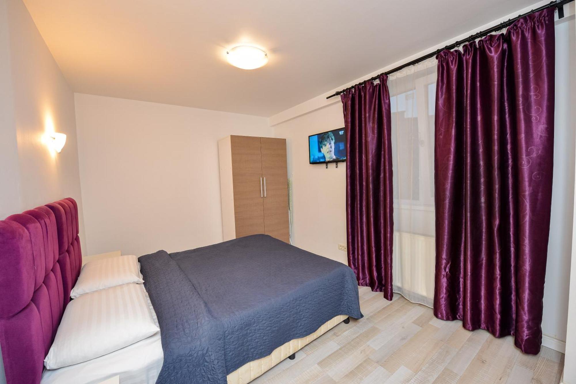 Dracula Adventure Tours Accommodation Bukarest Exteriör bild