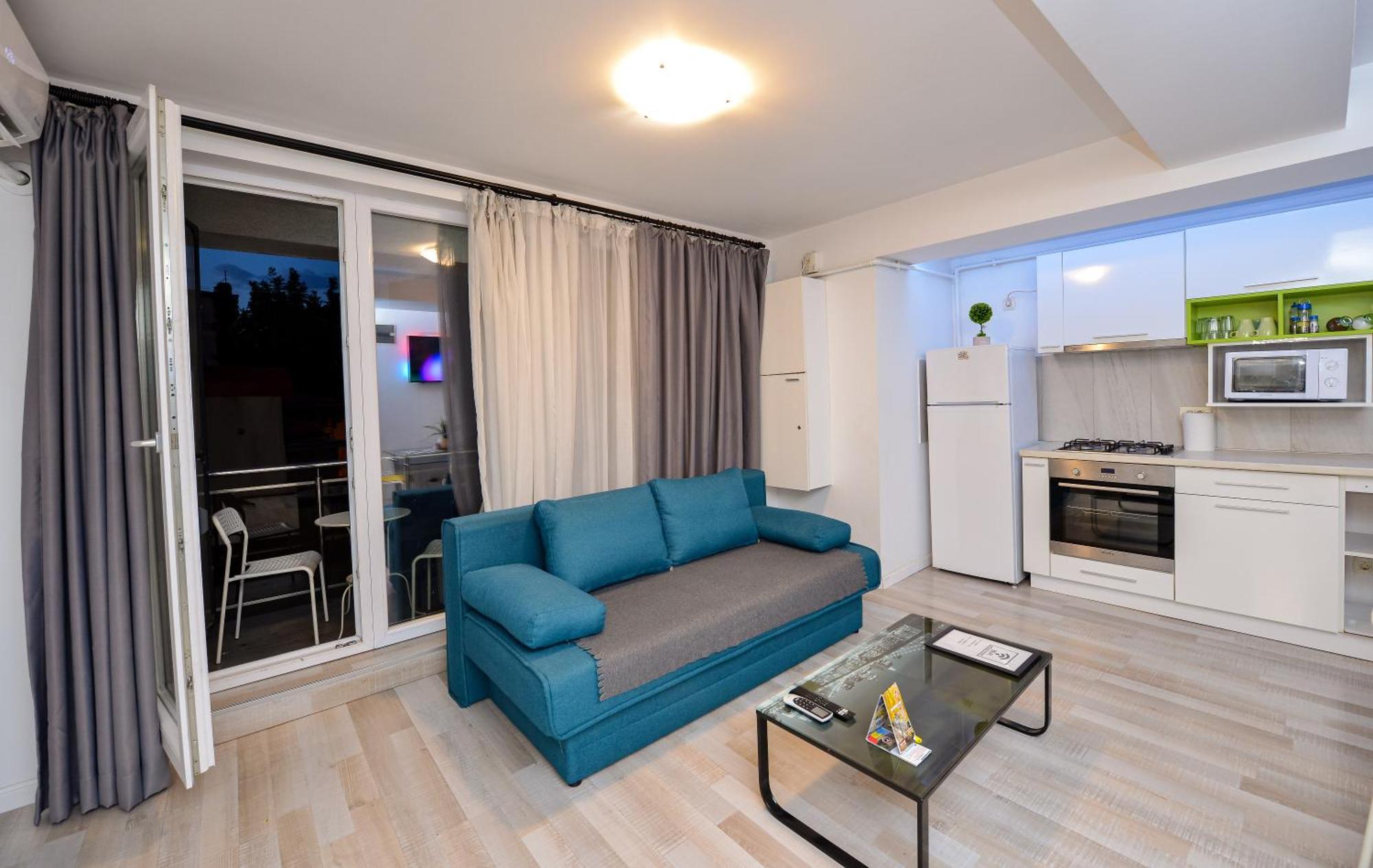 Dracula Adventure Tours Accommodation Bukarest Exteriör bild