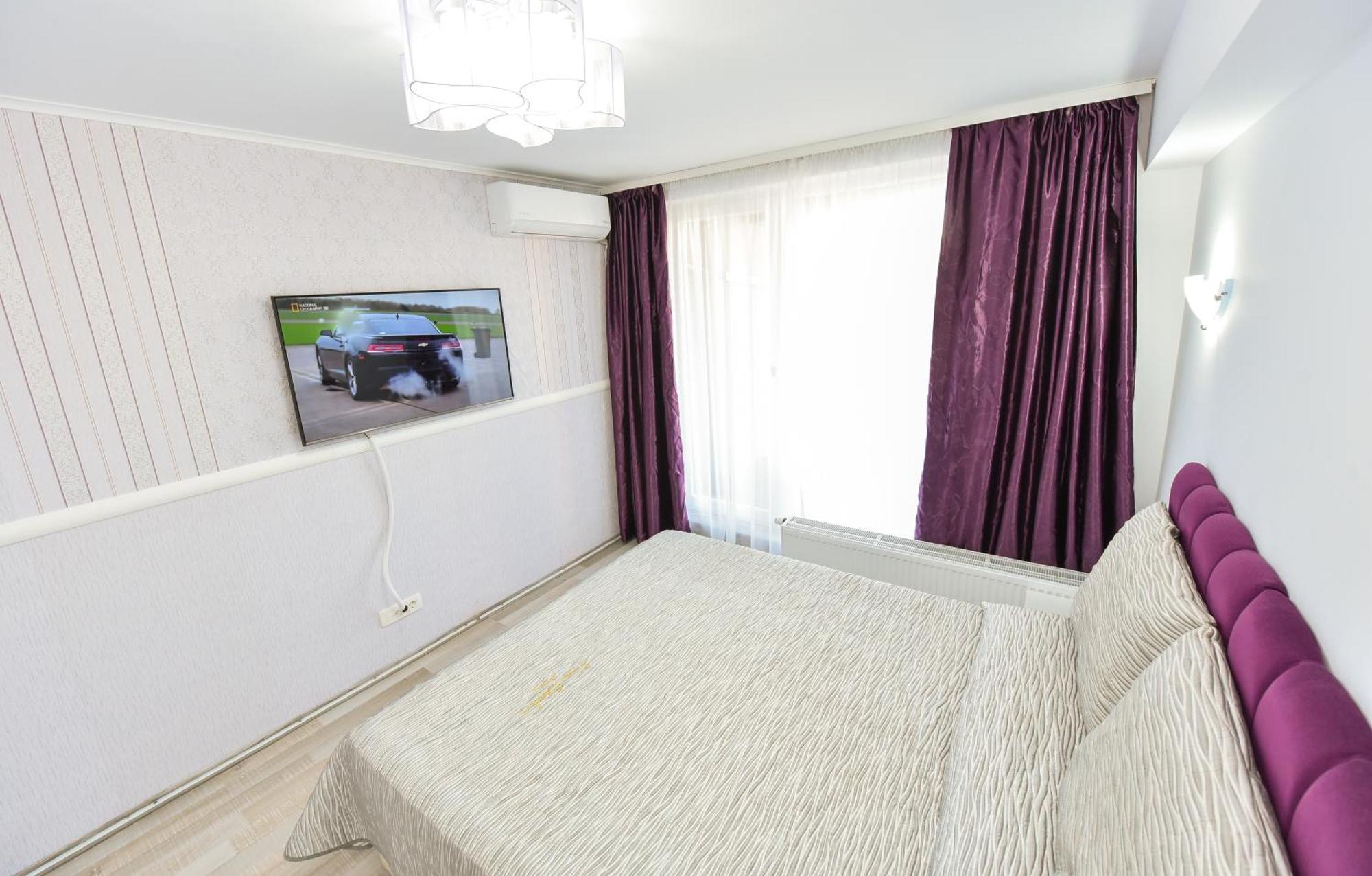 Dracula Adventure Tours Accommodation Bukarest Exteriör bild