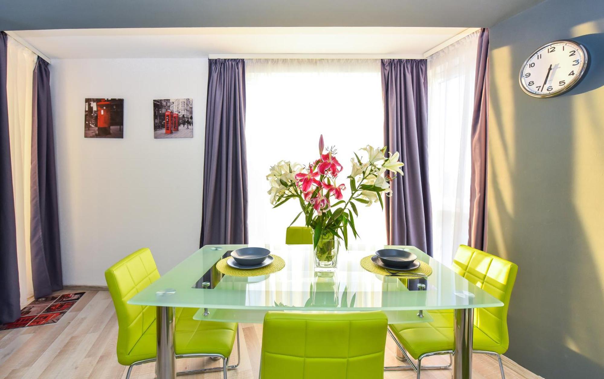 Dracula Adventure Tours Accommodation Bukarest Exteriör bild