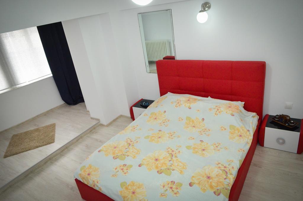 Dracula Adventure Tours Accommodation Bukarest Exteriör bild