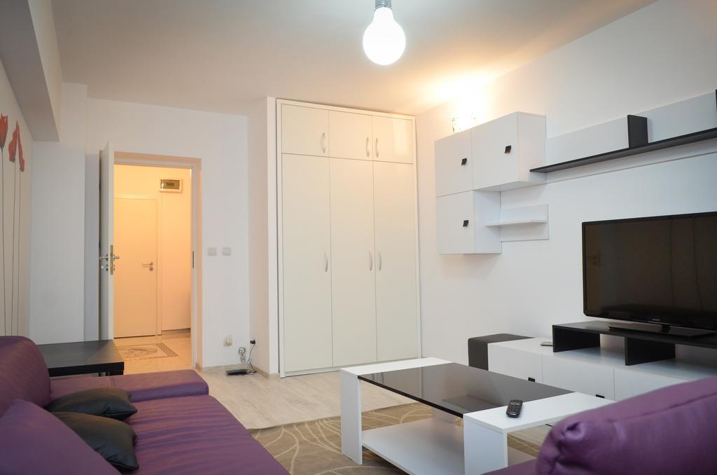 Dracula Adventure Tours Accommodation Bukarest Exteriör bild
